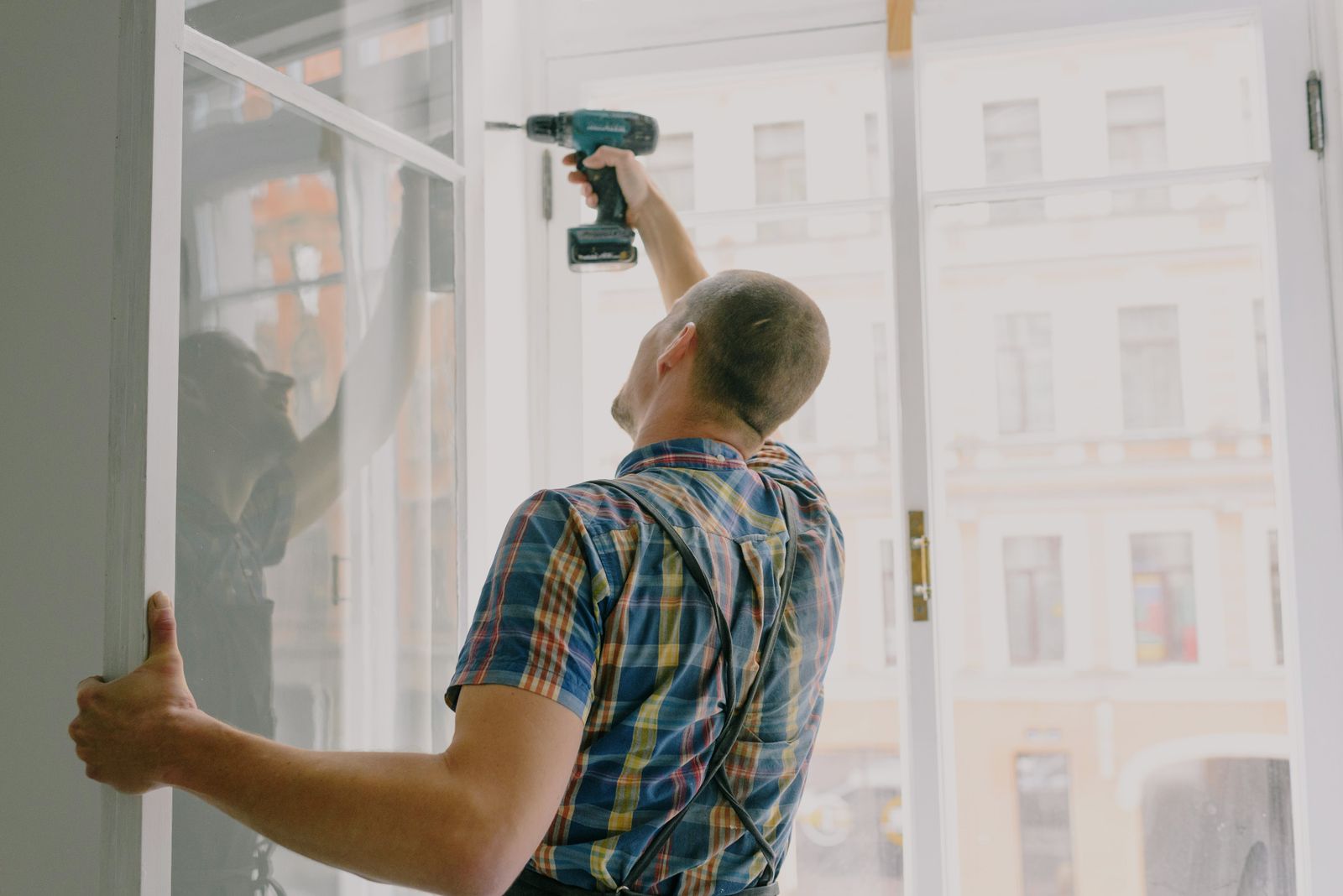 A handyman from DMR Maintenance & Repair at work in a Bradenton, Florida home